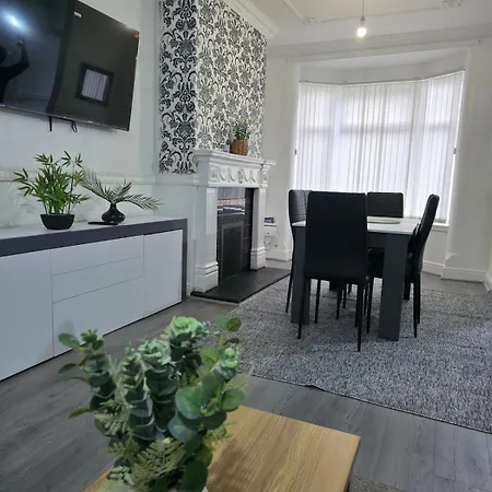 Costa - 3 Bed House With Free On-street Parking - Ideal For Workers Middlesbrough
