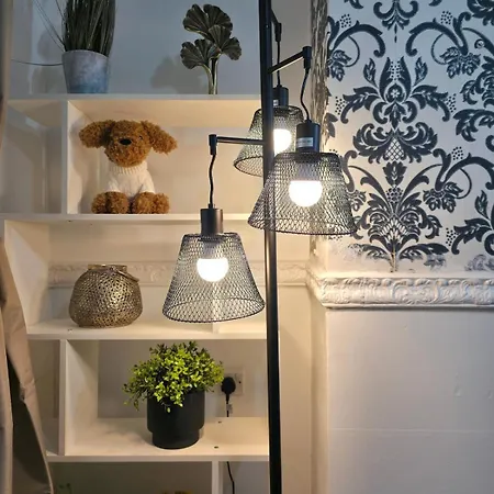 Costa - 4 Bed House With Free On-street Parking - Ideal For Workers Hébergement de vacances *