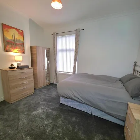 Costa - 4 Bed House With Free On-street Parking - Ideal For Workers * Middlesbrough