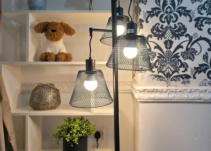 Costa - 4 Bed House With Free On-street Parking - Ideal For Workers Hébergement de vacances *