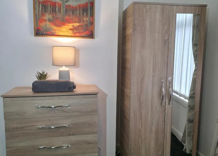 Costa - 4 Bed House With Free On-street Parking - Ideal For Workers Middlesbrough