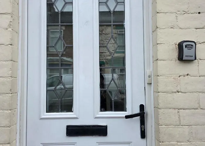 Hébergement de vacances Costa - 4 Bed House With Free On-street Parking - Ideal For Workers *