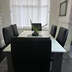 Holiday home Costa - 3 Bed House With Free On-street Parking - Ideal For Workers *