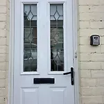 Holiday home Costa - 3 Bed House With Free On-street Parking - Ideal For Workers *